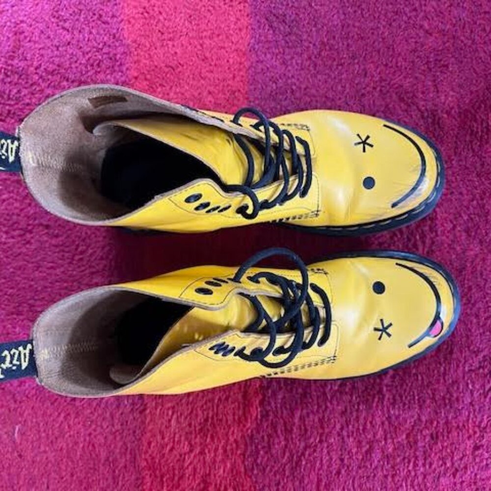 RARE Dr. Martens Smiley Hincky Boot - Picture 5 of 6